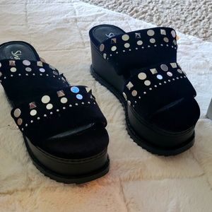 Shelly's of London, Black Sandals